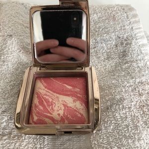 Hourglass Diffused Heat blush.
